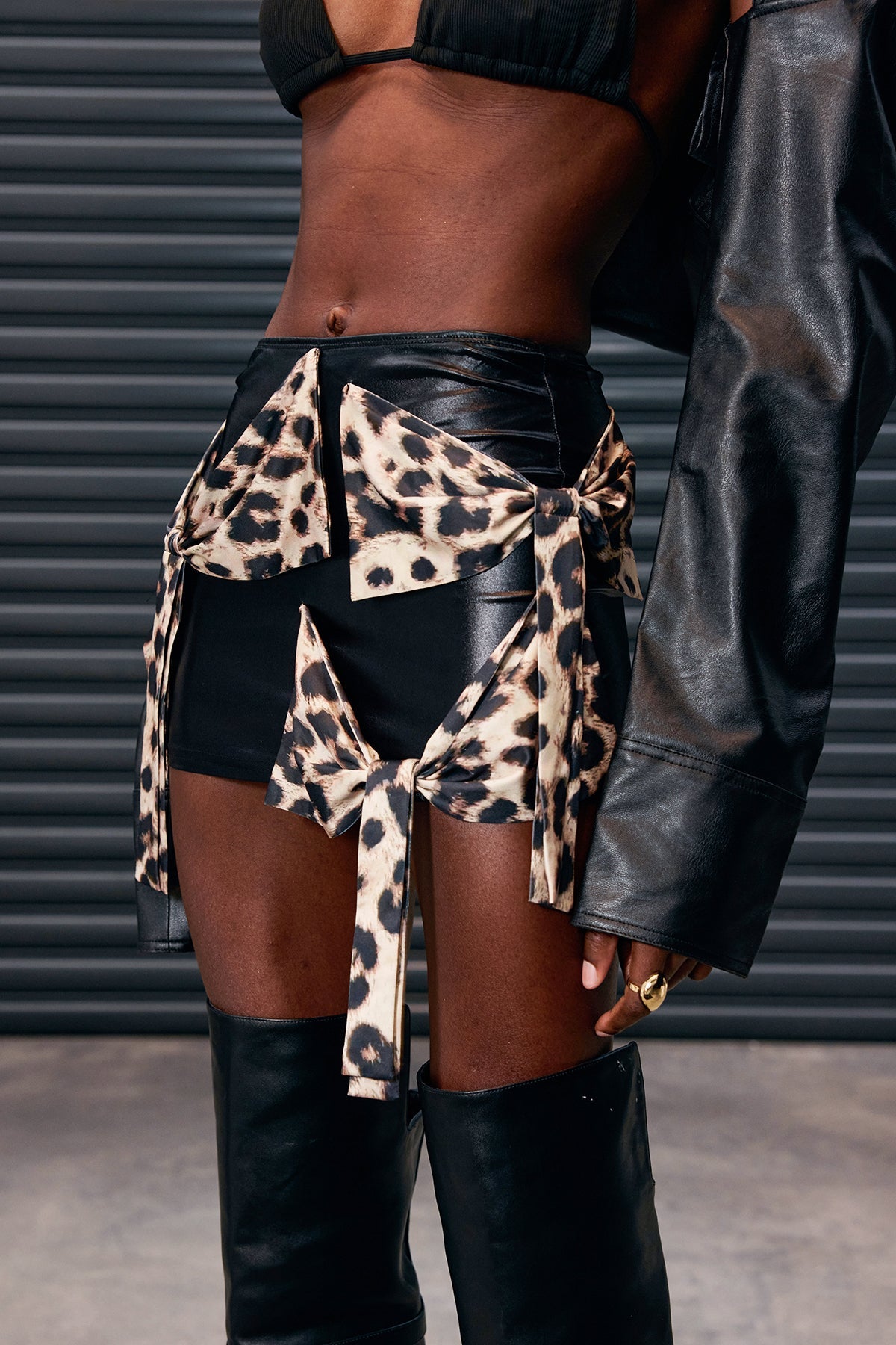 Antoan Leopard Bow Short Leather Skirt