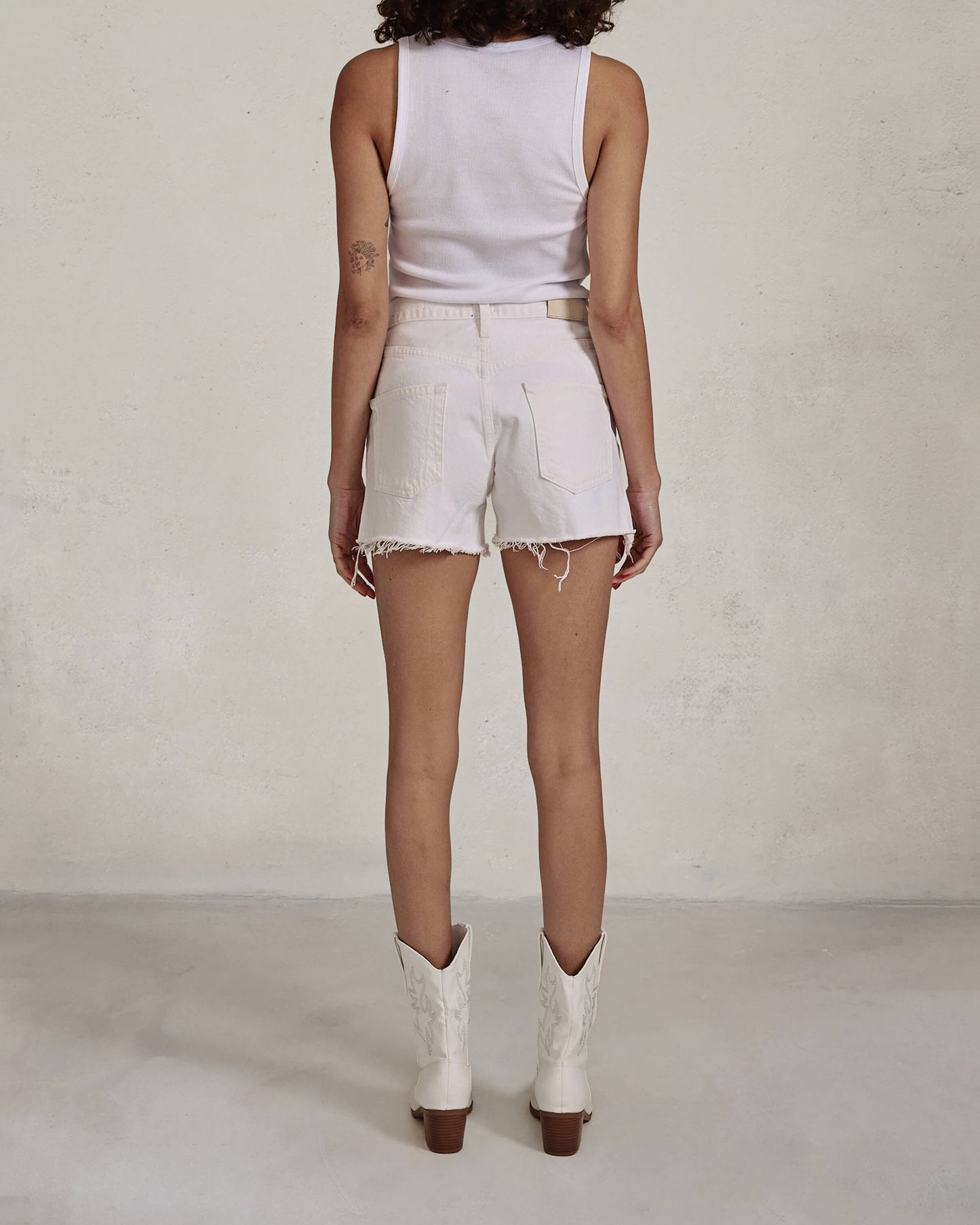 Cai Cut Off Short || White Noise