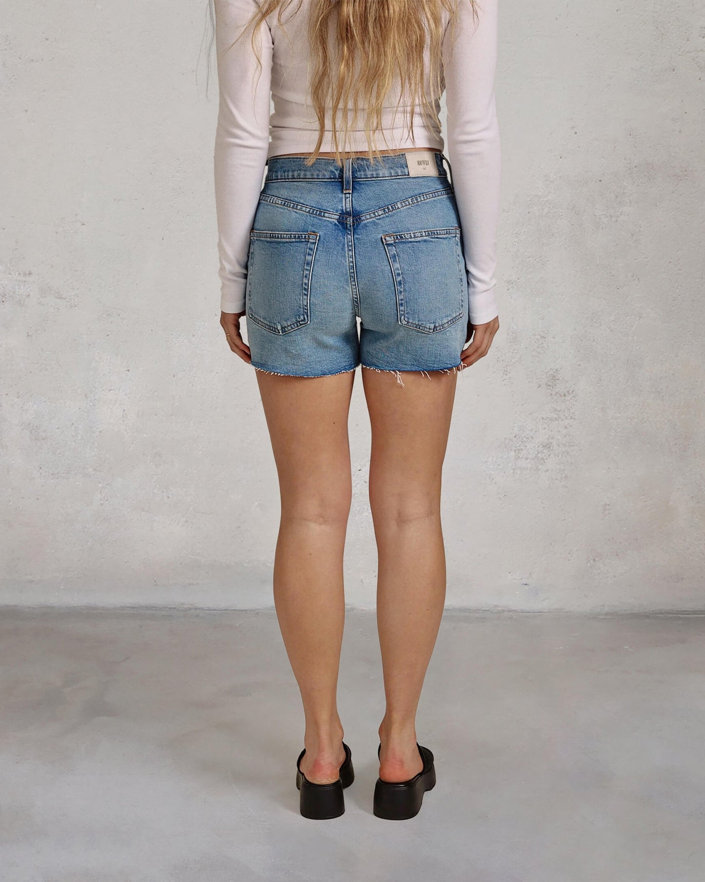 Cai Cut-off Short || Collins